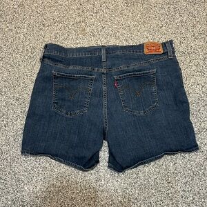 Excellent condition Levi’s women’s shorts